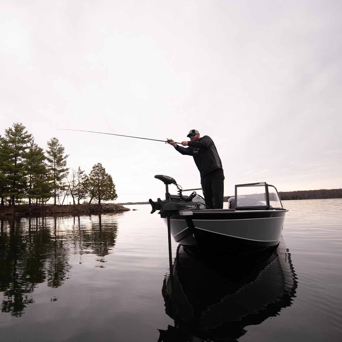 Minn Kota Terrova Electric Trolling Motor - GPS & Spot-Lock, 80 Lb Thrust | 45 in Shaft for Freshwater