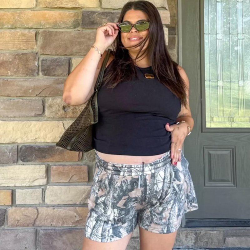 JoinQueen Camo Sweat Shorts for Women Drawstring Elastic Waist Maple Leaf Print Lounge Athletic Shorts with Pockets(5,M)