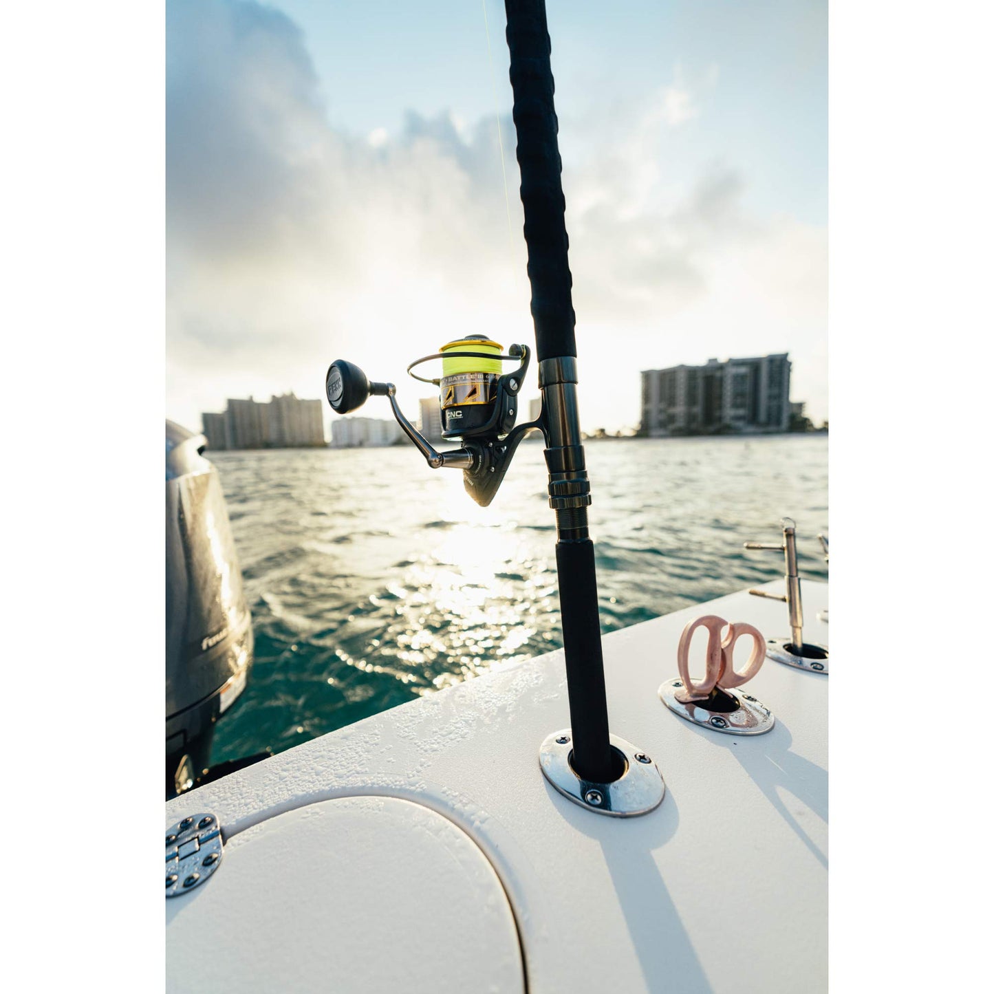 PENN Battle III Spinning Inshore Fishing Reel, HT-100 Front Drag, max of 15lb | 6.8kg, Made with Sturdy All-Aluminum Composition for Durability, 4000, black gold