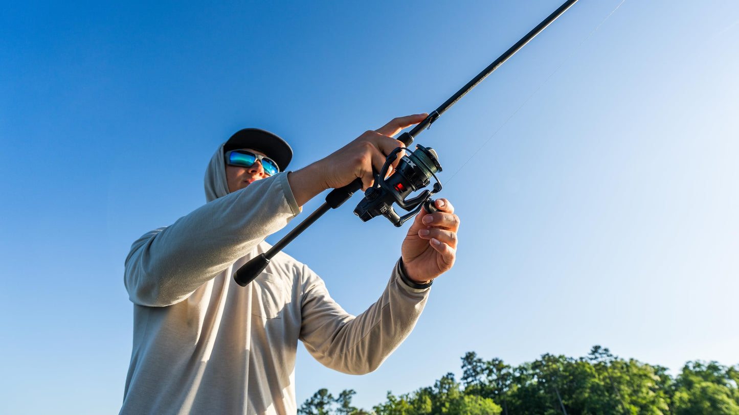 Abu Garcia 7' Max SX Spinning Reel and Fishing Rod Combo, Size 2000 Reel, 7 Stainless Steel Ball Bearings, Smooth Oil Felt Front Drag System, 24 Ton Graphite Rod Blank