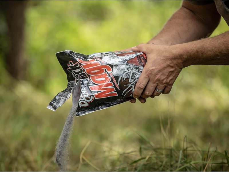 Deer Cane Black Magic Mineral Attractant - All-Year-Round Hunting Powder with Natural Molasses Flavor | Easy to Use