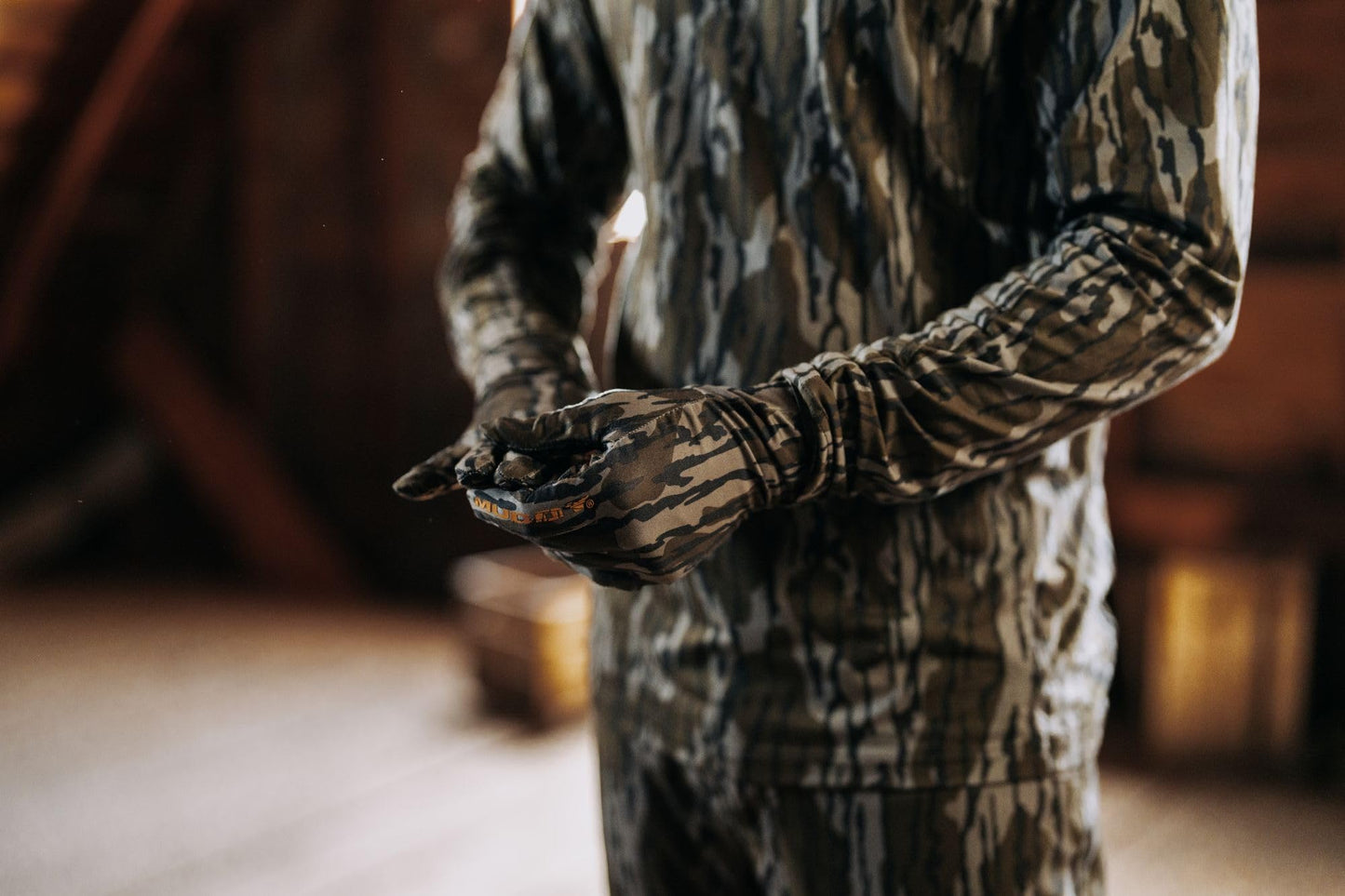 Muddy Outdoors Men's TRX Lightweight Gloves Mossy Oak Bottomland Large
