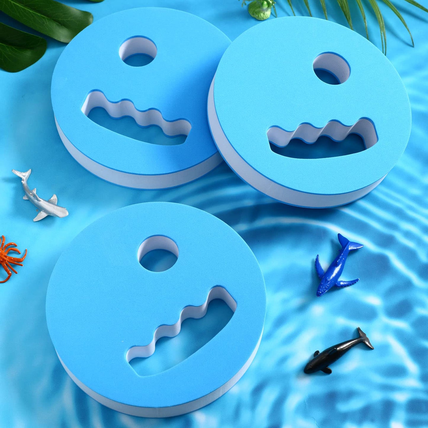 Hungdao 4 Pcs Water Exercise Discs Water Weights for Pool Exercise Set EVA Foam Water Aerobic Equipment for Adults Hand Held Pool Resistance for Swimming Beginners Arthritis(White and Blue)