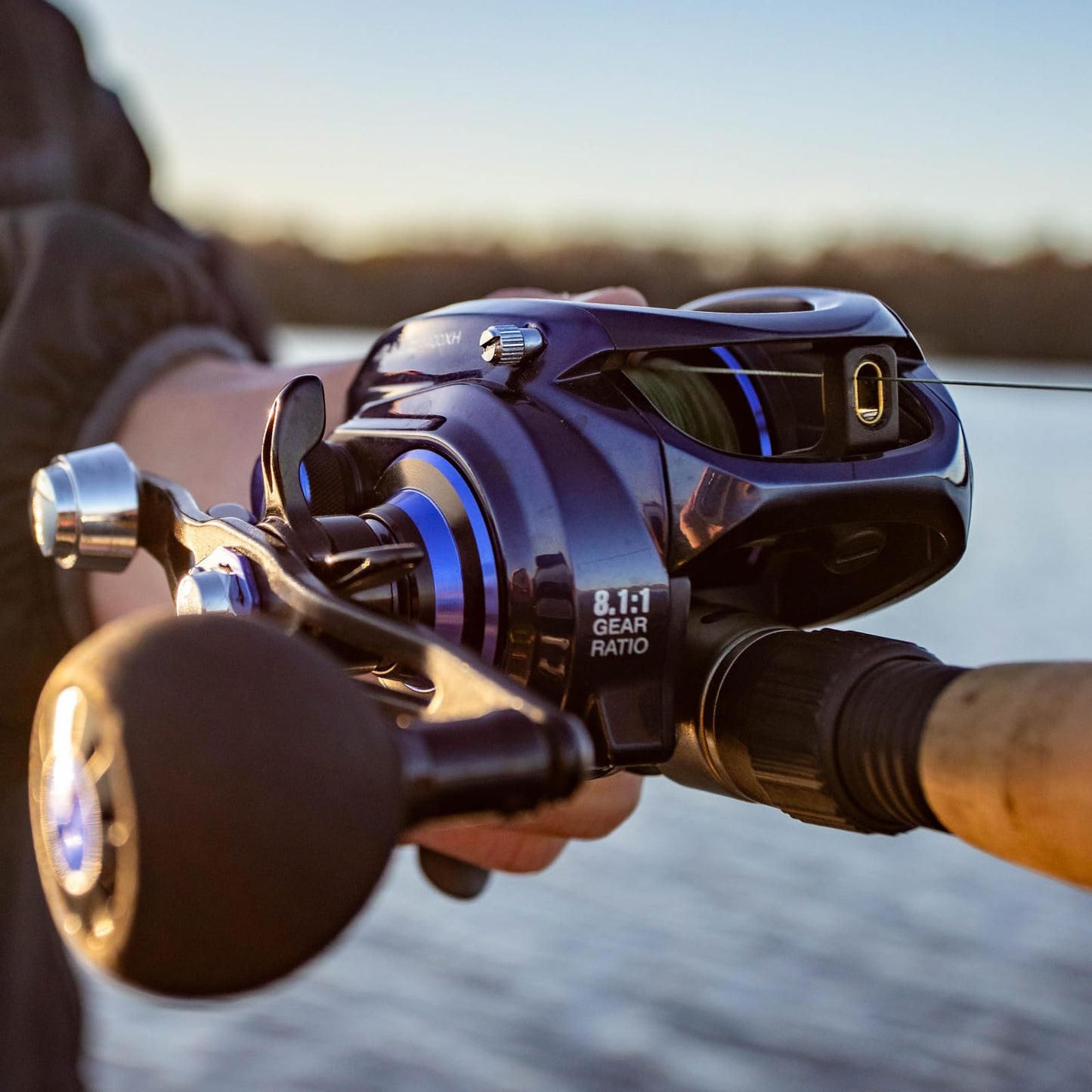 Piscifun Alinox 400 Baitcaster Fishing Reel, 35Lbs Max Drag Aluminum Alloy Frame Baitcasting Reel, 8.1:1 Gear Ratio Freshwater & Saltwater Low Profile Casting Reel for Musky, Blue-Violet Right Handle