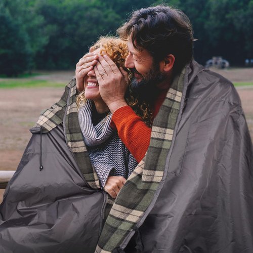 DUKUSEEK Stadium Blanket for Outdoor Sports, Waterproof Hooded Blankets, Windproof Warm Fleece Blankets for Camping Stadium, Beach, Picnic, Concerts, Car, Dog, 79"x 59"