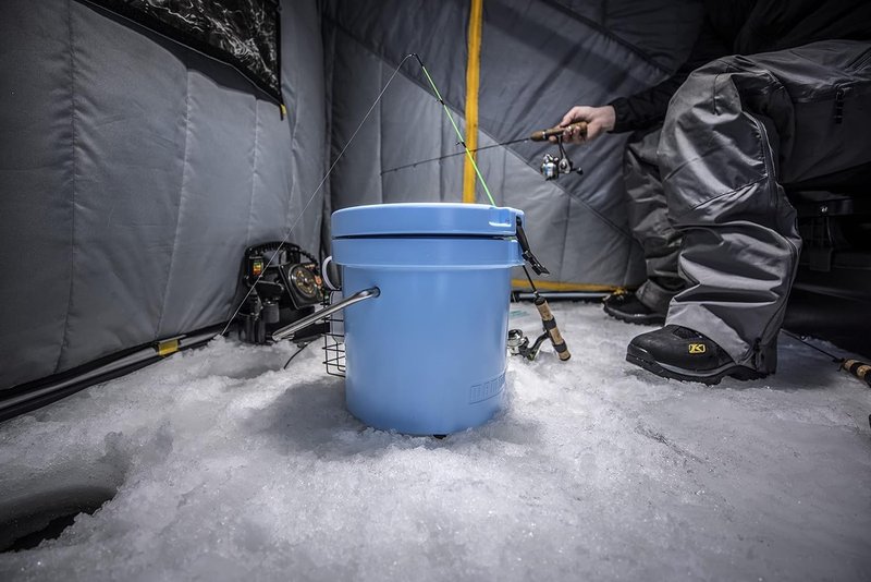 Mammoth Live Bait Bucket - Insulated 10 Quart Capacity for Fishing Trips & Tournaments
