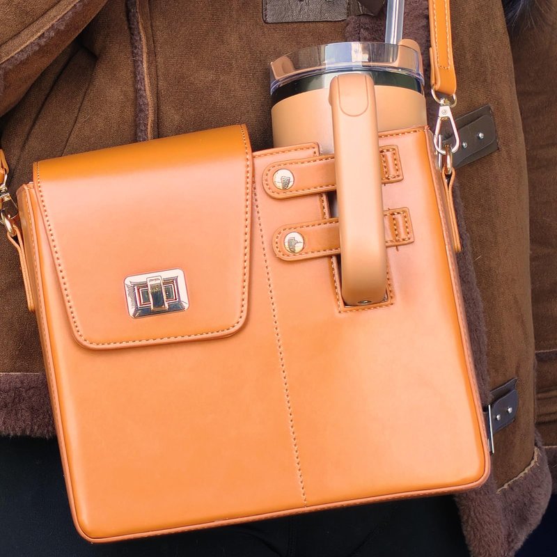 YFYIC Outdoor Portable Crossbody Water Cup Storage Bag, Leather Water Bottle Holder with Adjustable Shoulder Strap, Pink Water Bottle Carrier Bag with Storage Pocket for Women (Brown)
