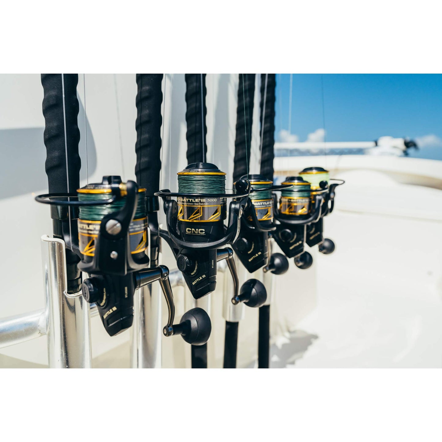 PENN Battle III Spinning Inshore Fishing Reel, HT-100 Front Drag, max of 15lb | 6.8kg, Made with Sturdy All-Aluminum Composition for Durability, 4000, black gold