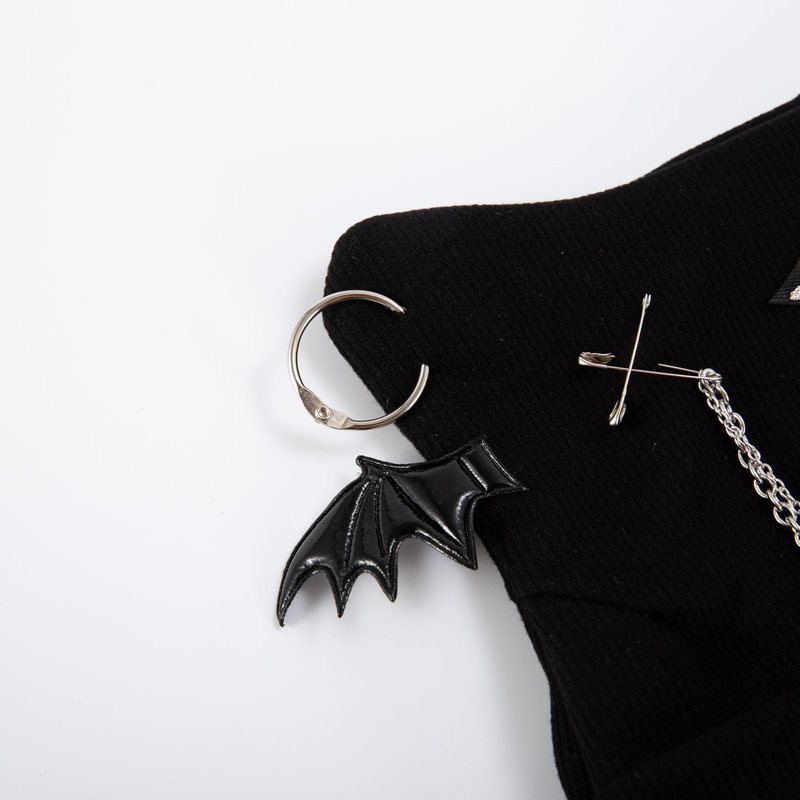Y2K Gothic Grunge Hat - Cat Ear Bat Wing Black Beanie with Ears Cross Chains, Emo Punk Knitted Skull Cap for Women, Streetwear Goth Hat with Ears