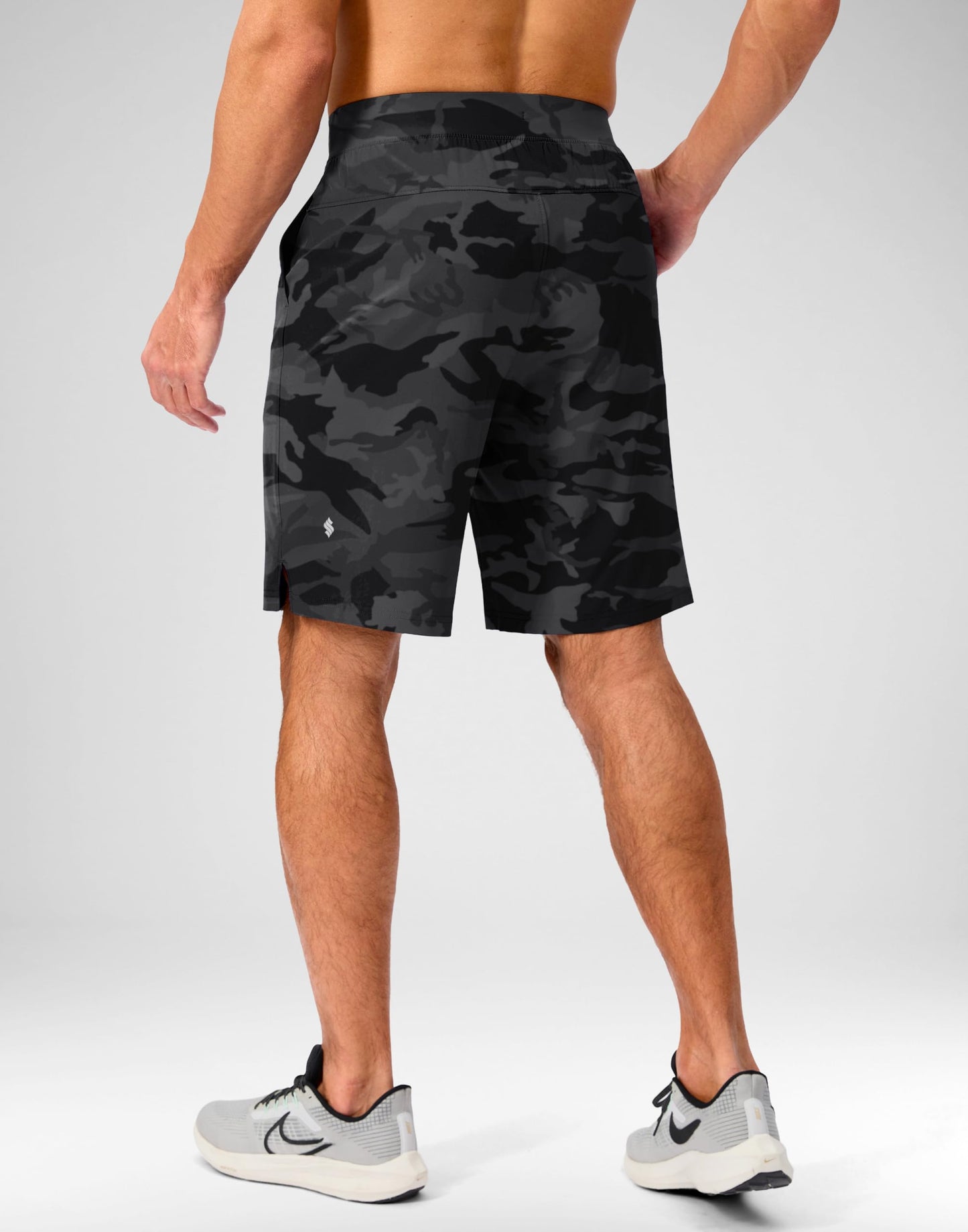 Soothfeel Men's Running Shorts with Zipper Pockets 9 Inch Lightweight Quick Dry Gym Sports Athletic Workout Basketball Shorts for Men (Grey Camo, M)