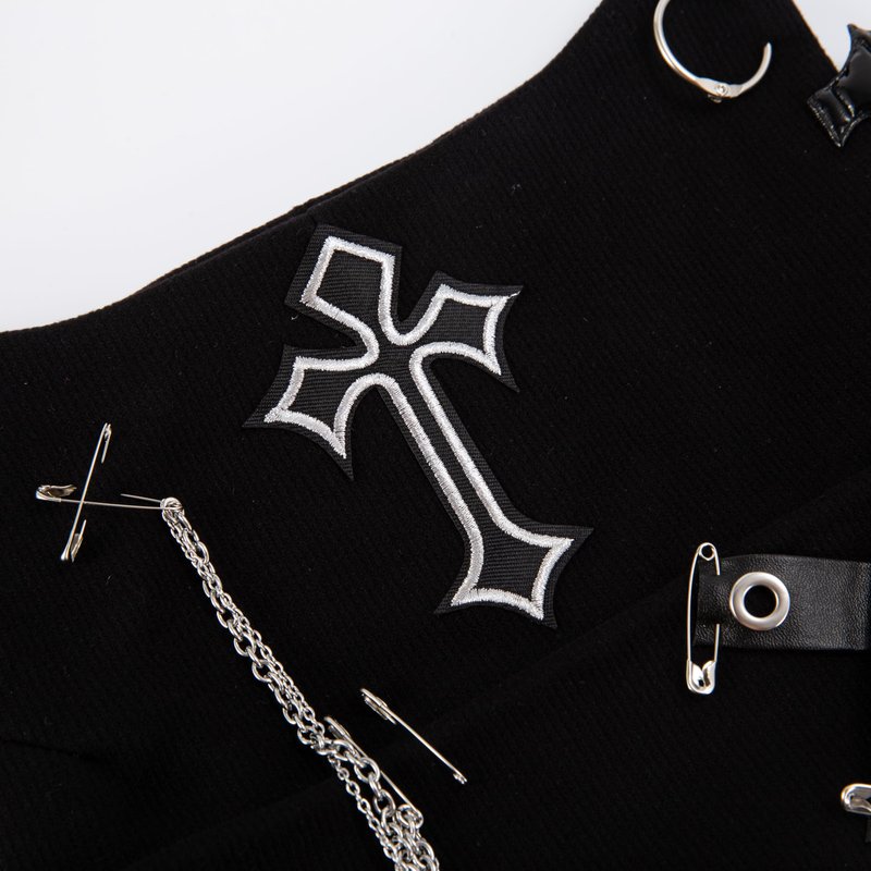 Y2K Gothic Grunge Hat - Cat Ear Bat Wing Black Beanie with Ears Cross Chains, Emo Punk Knitted Skull Cap for Women, Streetwear Goth Hat with Ears