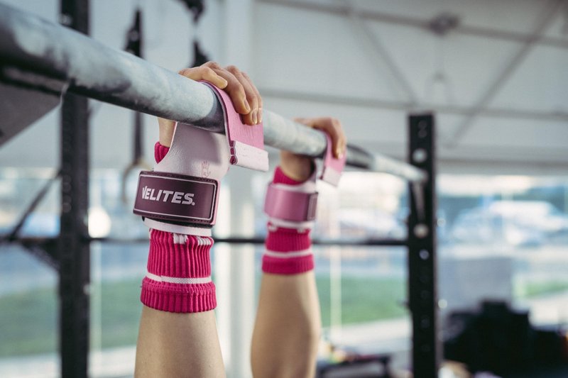 Velites - Official Games Quad Pro Grips - Size M Color Pink - with Chalk - Wristbands and Carry Bag Included - Pull-ups, Muscle-ups, and Toes-to-bar