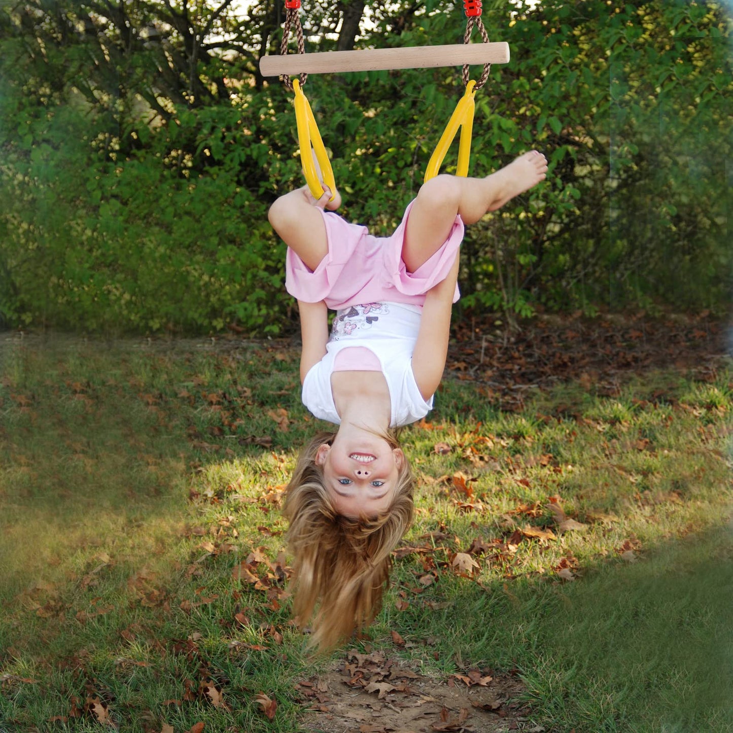 PELLOR Playground Children's Wooden Trapeze Swing Bar with Plastic Gym Rings Swing Set for Indoor & Outdoor Fun