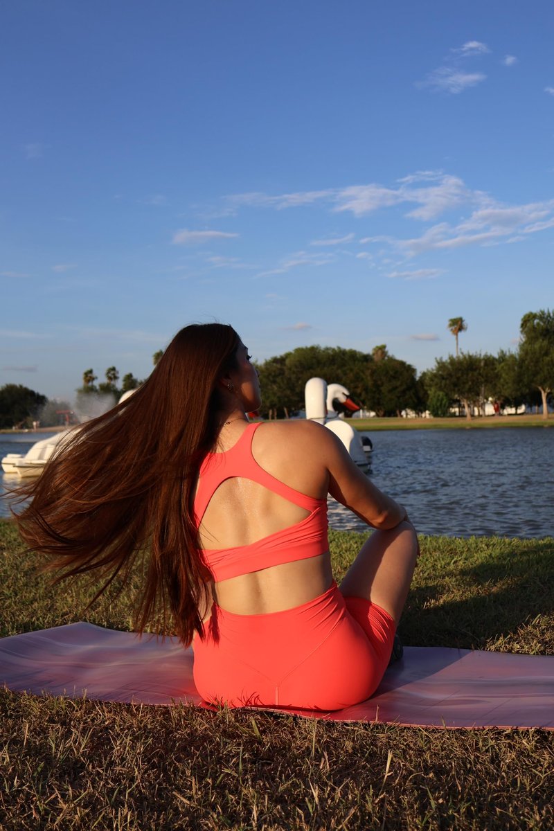 Aoxjox Women's Workout Sports Bras High Impact Fitness Training Gym Khloe Bra Yoga Crop Tank (Fiery Coral, Medium)