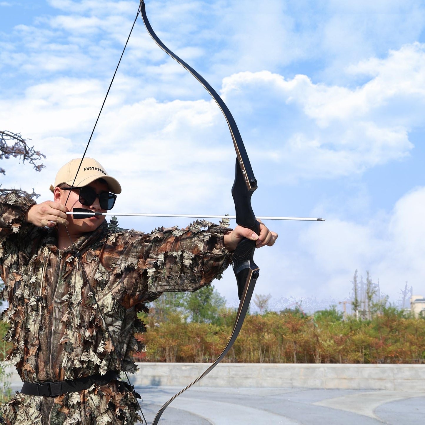MOYJ 60inch 50LBS/45LBS/40LBS Hunting Takedown Recurve Bow and Mixed Carbon Arrow Competition Wooden Longbow Kit Adults for Outdoor and Practice