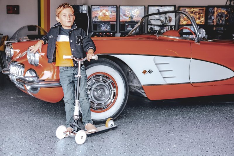 Yvolution Y Glider Classic 3-Wheel Kick Scooter for Kids – Lean-to-Steer, Adjustable Handlebar, Foldable Design – Ages 3-8, Max Weight 110lbs, Black
