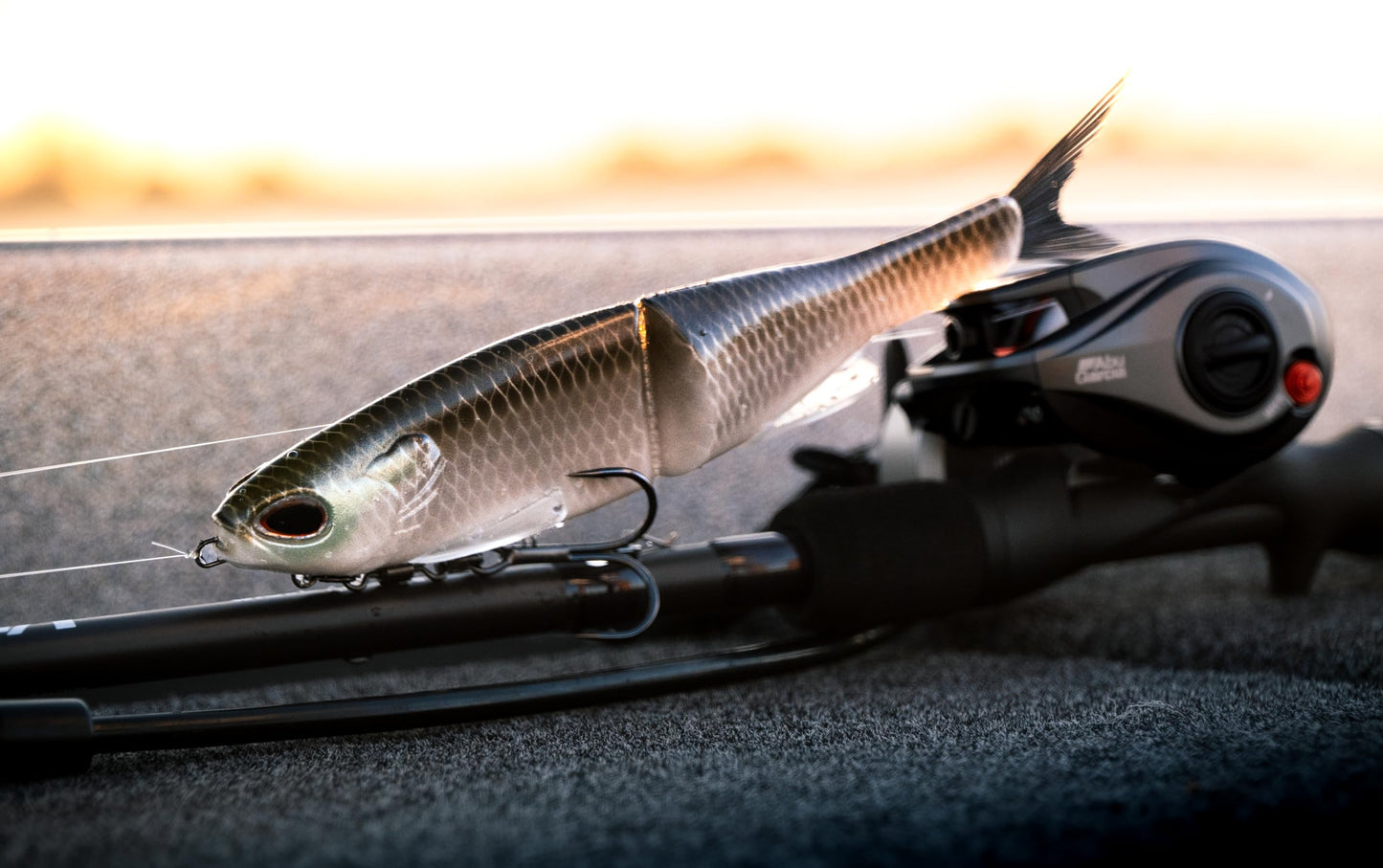 Berkley PowerBait® Nessie Glide Bait, Gold Shad, 9 in, Fishing Bait with Irresistible Flavor, Soft Swimbait Ideal for Bass Fishing, Equipped with Fusion19 Hook