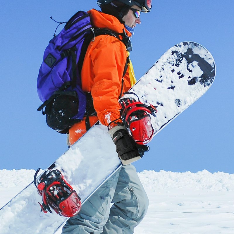 Soared Wrist Guards for Snowboarding Skateboarding, Adjustable Durable Protective Gear with Splint Support for Adults