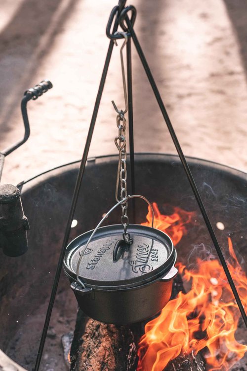 Stansport's Cast Iron Dutch Oven with Lid (16033) - Large 8 Quart Capacity, Durable Cast Iron Construction, Perfect for Outdoor Cooking, Home Kitchen and Camping Trips, Flat Bottom Design