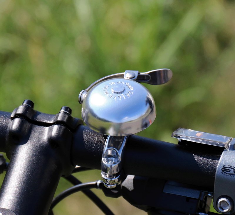CATEYE OH-2300A Hibiki Bell – Classic Style Brass Bike Bell with Aluminum Bolt-on Design, Fits 22.2 mm or 25.4 mm Handlebars, Road, Hybrid, Touring Style Bicycles (Polished Silver)