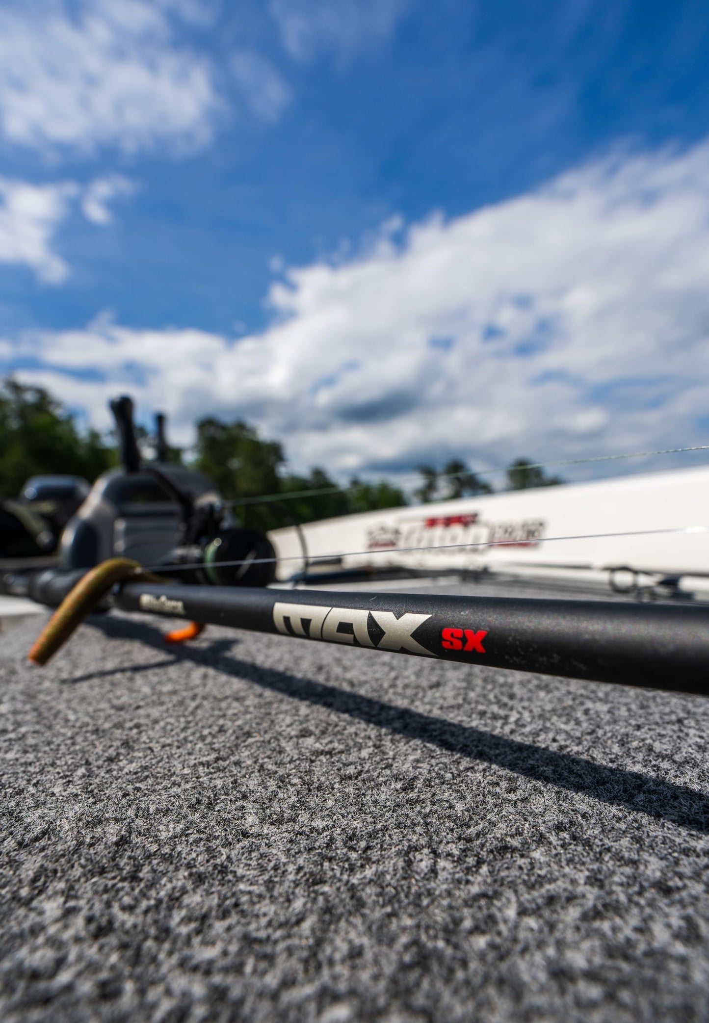 Abu Garcia 7' Max SX Spinning Reel and Fishing Rod Combo, Size 2000 Reel, 7 Stainless Steel Ball Bearings, Smooth Oil Felt Front Drag System, 24 Ton Graphite Rod Blank