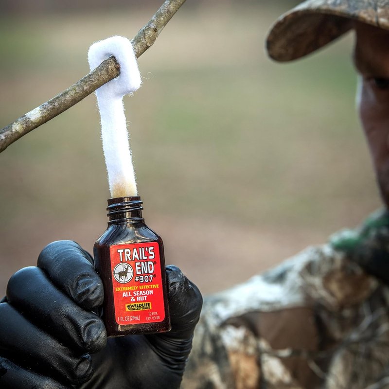 Trail’s End #307 Buck Lure - All-Season Doe Estrus Scent with Complex Blend | 1 FL OZ Bottle + 2 Key-Wicks