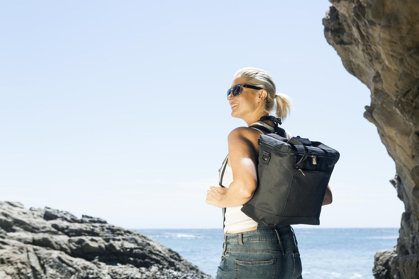 PICNIC TIME Montero Tote Cooler Bag, Versatile Insulated Cooler Bag with 20-Can Capacity, Soft Insulated Tote with Water-Resistant Interior Liner, Zipper Pockets, Converts to Backpack Straps, (Black)