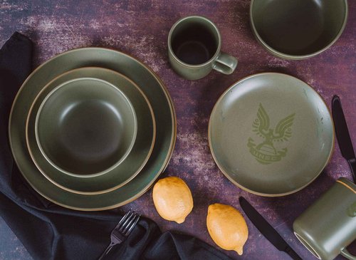 HALO Master Chief 117 Stoneware 8-Piece Dinnerware Set | Video Game-Themed Home Kitchen Essentials | Includes Dinner And Salad Plates, Soup Bowls, Mugs | Place Setting For 2 Green