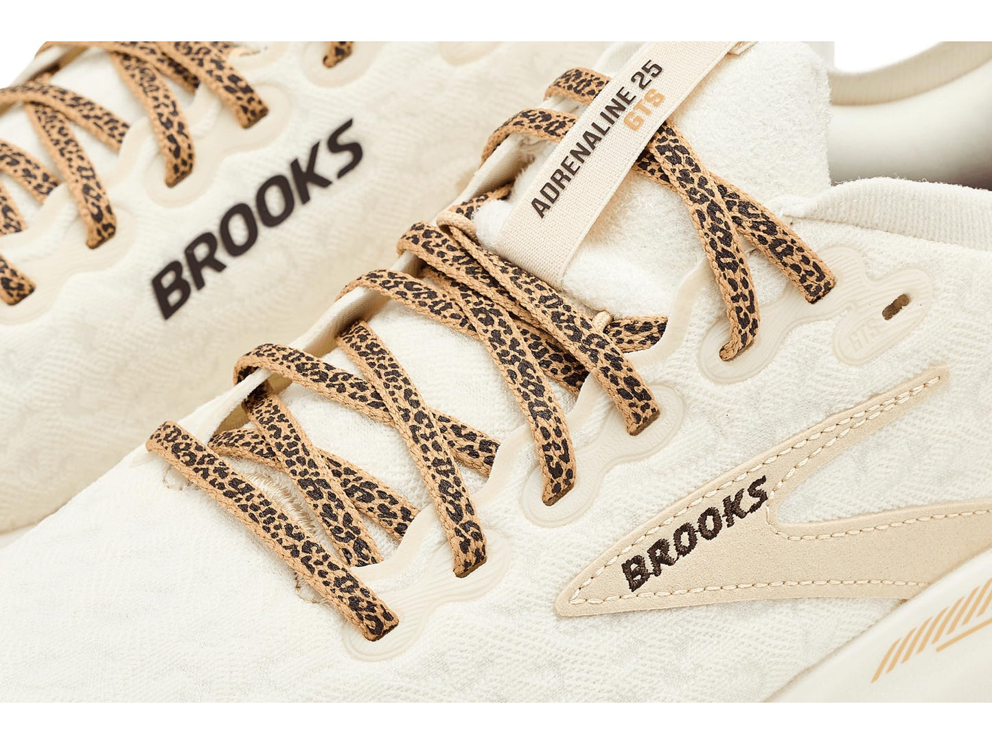 Brooks Womens Adrenaline GTS 25 Coconut/Tofu/Creme 5 Medium