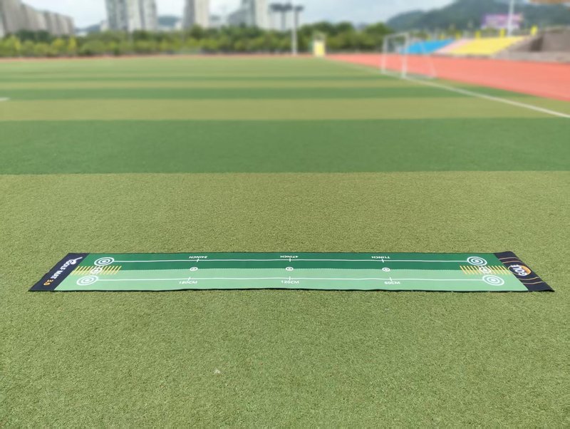 1 Piece Green Golf Mat, Size 19.69 Inch x 116 Inch, Portable Washable Non-Slip Putting Green Mat, Suitable for Home, Office, Outdoor Use, Party Team Building Activities.