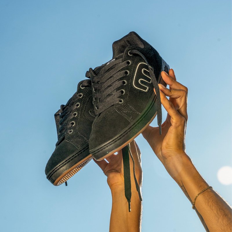 Etnies Callicut – Heritage Skate Style, Puffy Look, 90's Chunky Vibe, Reinforced Cupsole, Cushioned Feel, Everyday Sneakers - Black/White - 9