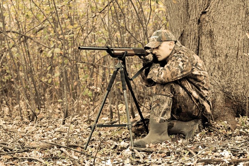 Vanguard Quest T62U Shooting Stick. Tripod, Bi Pod, Gun Pod All in One with Removable U Shaped Yoke, Quick Flip Leg Locks, Foam Hand Grips, Black