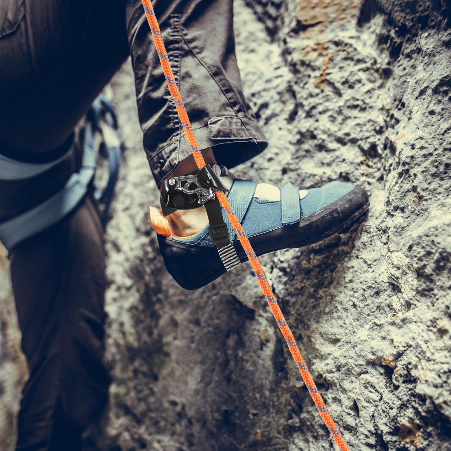 NewDoar Right Foot Ascender Riser Rock Climbing Tree Arborist Mountaineering Rappelling Quick Step Equipment CE Certified Climbing Device for 8~13MM Rope(Right Black)