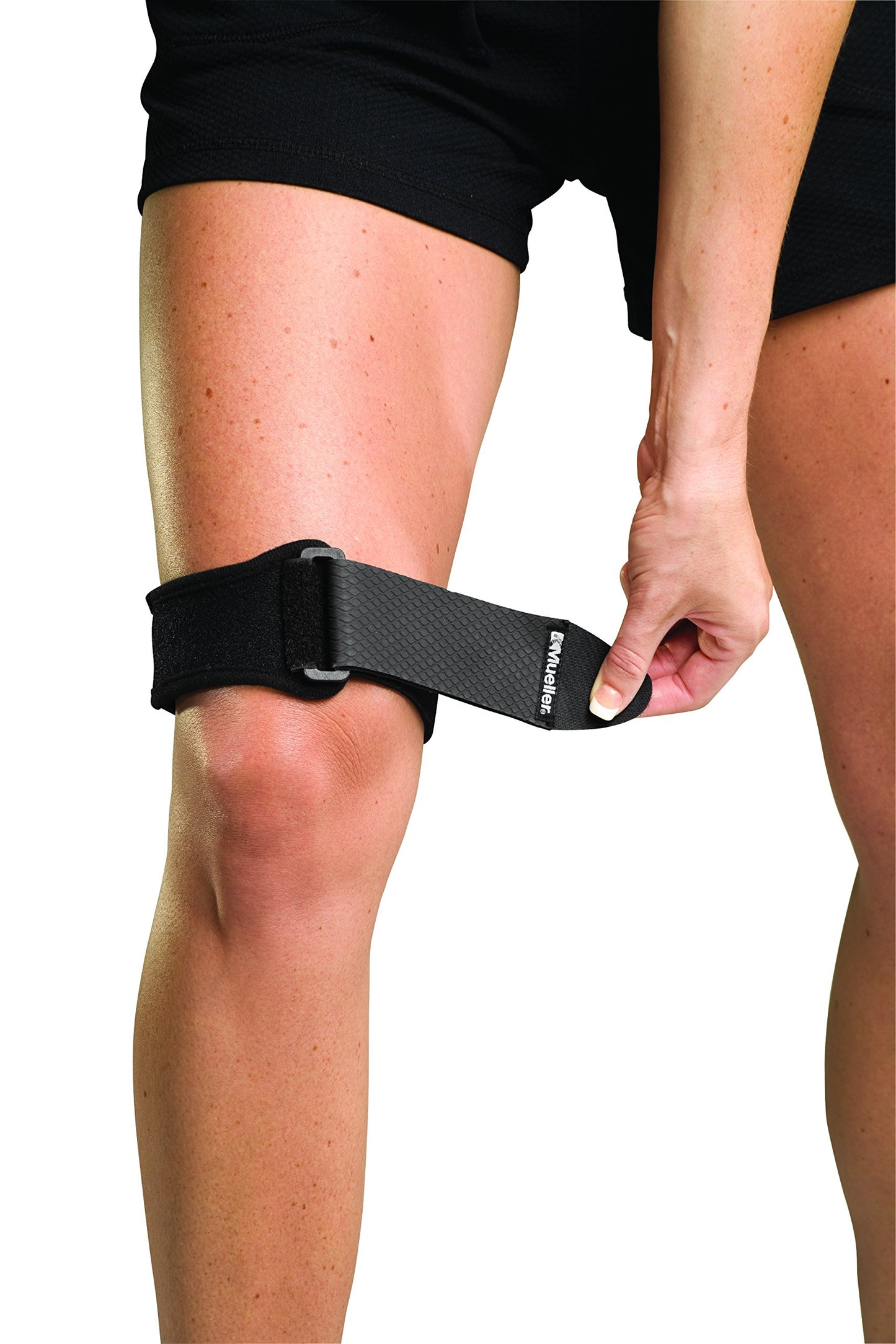 MUELLER Sports Medicine ITB Strap, Knee Pain Relief Support for Men and Women, Ideal for IT Band Issues, Black, One Size