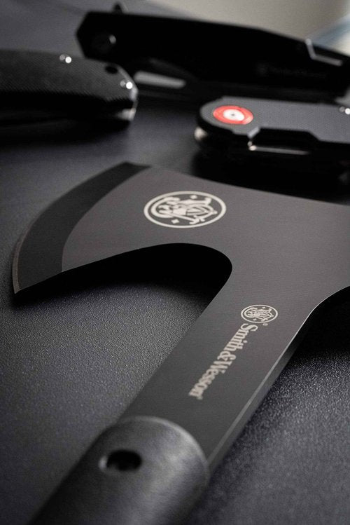 Smith & Wesson M&P Extraction & Evasion 16in S.S. Full Tang Tactical Axe with a Spearpoint Spine, Rubberized Handle and Sheath for Outdoor, Survival and EDC