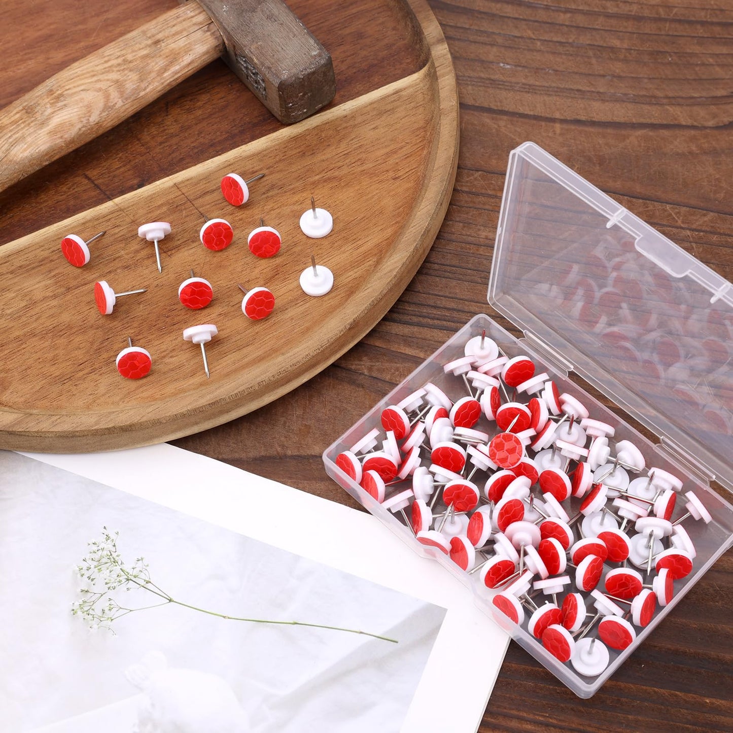 100pcs Reflective Trail Tacks, Hunting Trail Markers Glow in The Dark Pins Box Package Reflective Thumb Tacks for Trail Marking Hunting Camping Hiking Survival Outdoors Tools