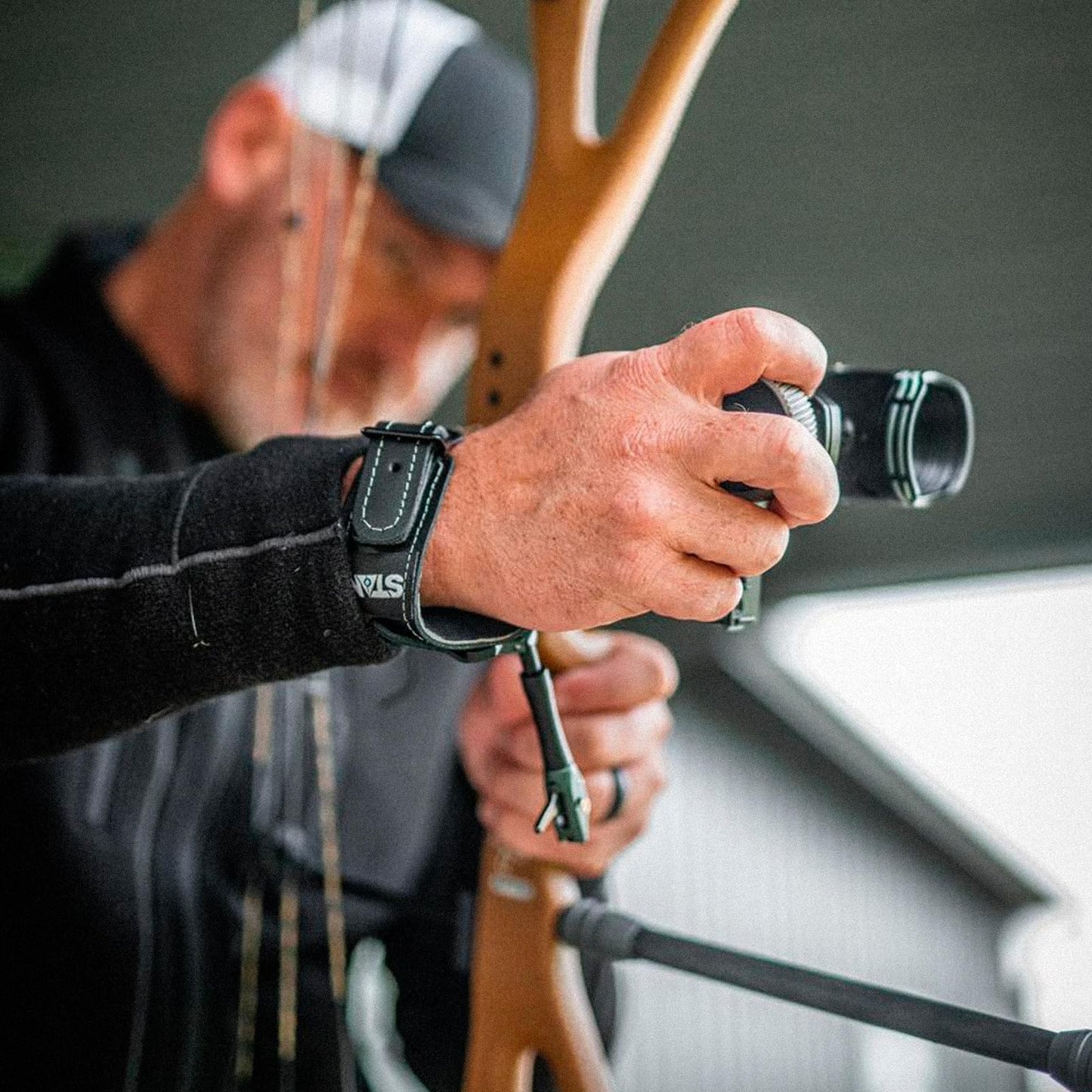 Stan SoleX Clicker CM/Connected Metal Index Finger Bowhunting Archery Release - Wrist Strap Open Hook Trigger Aid with Click Mechanism, Fast Reset, Adjustable Length, Travel & Tension (8493)