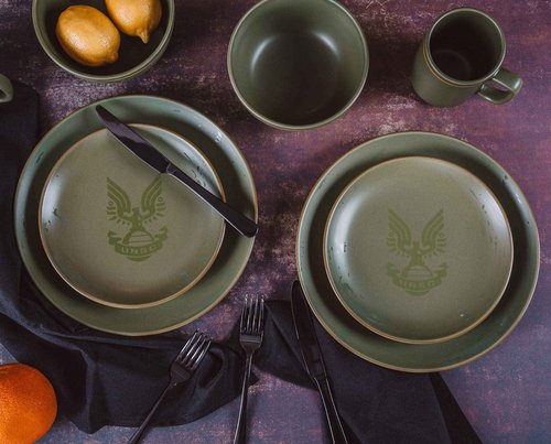HALO Master Chief 117 Stoneware 8-Piece Dinnerware Set | Video Game-Themed Home Kitchen Essentials | Includes Dinner And Salad Plates, Soup Bowls, Mugs | Place Setting For 2 Green