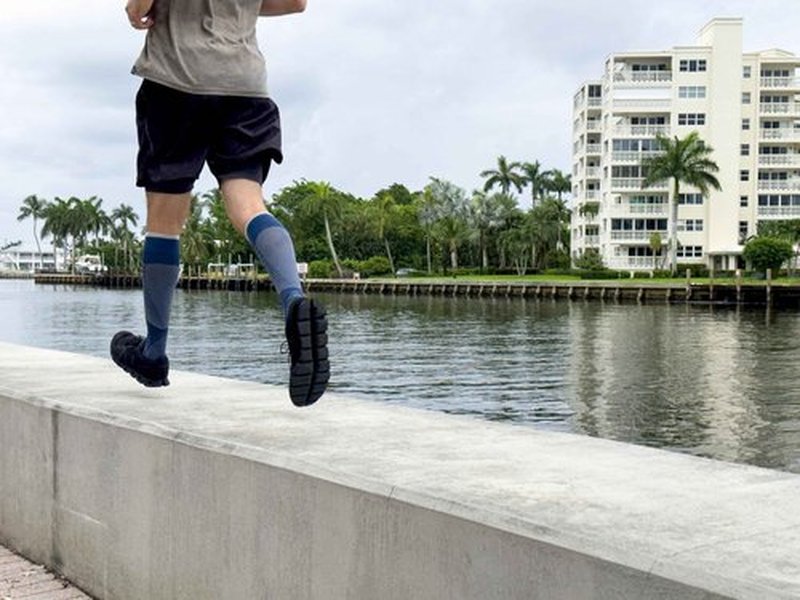 Unisex Motion Flow Tech Compression Socks 20-30mmHg - for Men & Women - Graduated Stockings for Varicose Veins, Edema, Athletes, Pregnancy, Travel, Nurses, Runners & DVT - Black - Large Long