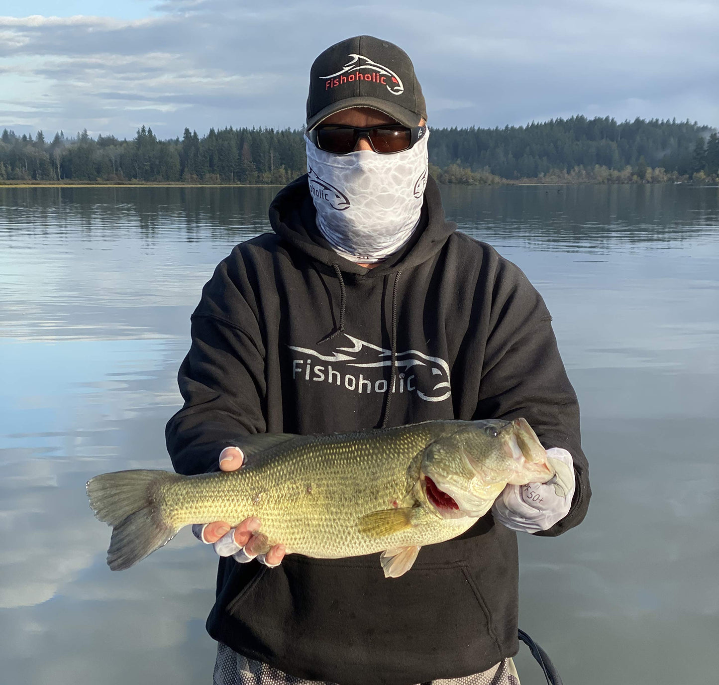 Fishoholic UPF50+ Fingerless Fishing Gloves - Sticky Grip Sun Protection Glove - Kayaking Paddling or Rowing