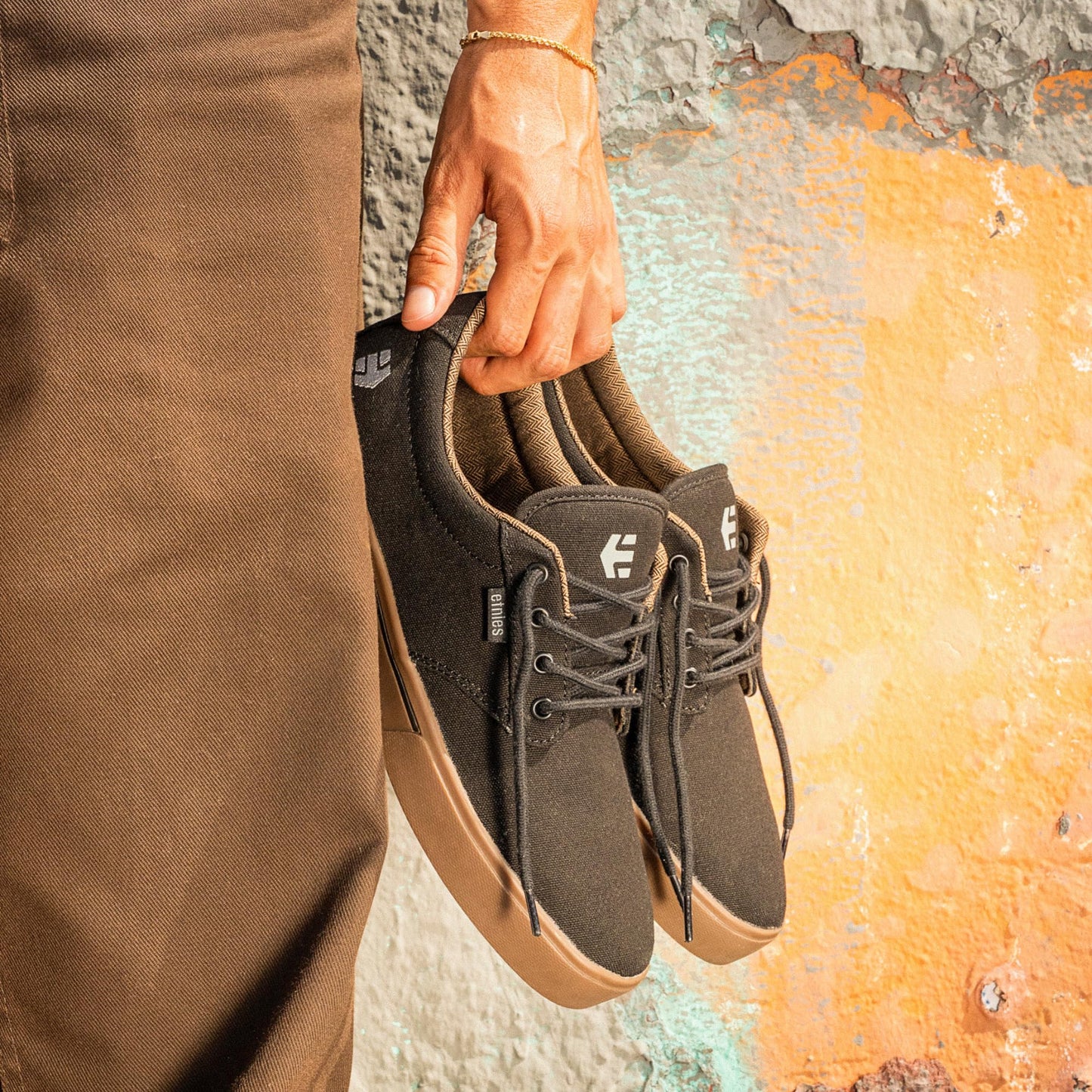 Etnies Jameson 2 Eco Sustainable Skate Style, Reinforced Cupsole, Cushioned Feel, Everyday Sneakers, Vegan - Black/Charcoal/Gum - 6