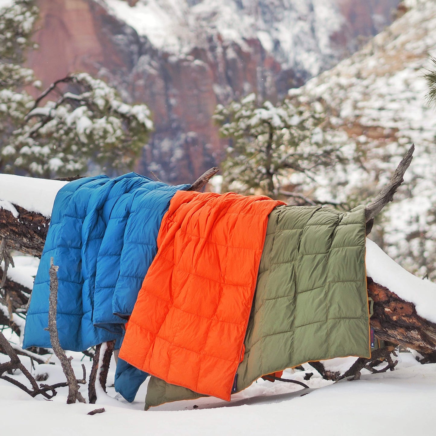 Get Out Gear Double Puffy Camping Blanket - Extra Puffy, Packable, Lightweight and Warm | Ideal for Outdoors, Travel, Stadium, Festivals, Beach, Hammock | Water-Resistant Camp Quilt (Olive/Orange)