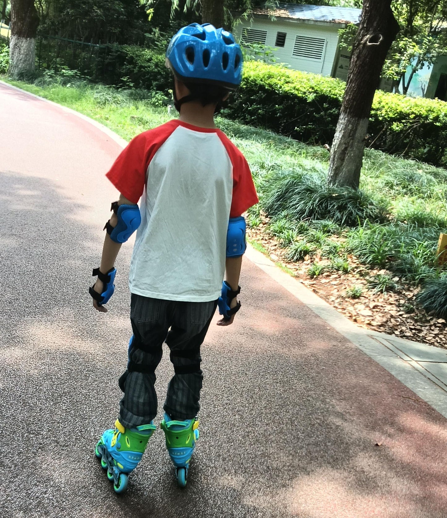 Kids Skateboard Protective Gear Boys Bike Helmet and Knee Pads Set with Elbow Pads Adjustable for 5-12 Years Kids Bicycle Roller Skates Kick Scooter Hoverboard Blue