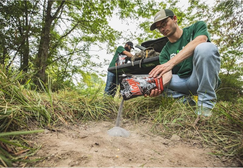 Deer Cane Black Magic Mineral Attractant - All-Year-Round Hunting Powder with Natural Molasses Flavor | Easy to Use