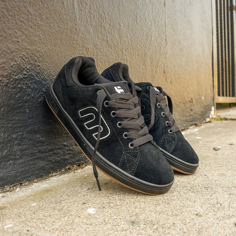 Etnies Callicut – Heritage Skate Style, Puffy Look, 90's Chunky Vibe, Reinforced Cupsole, Cushioned Feel, Everyday Sneakers - Black/White - 9