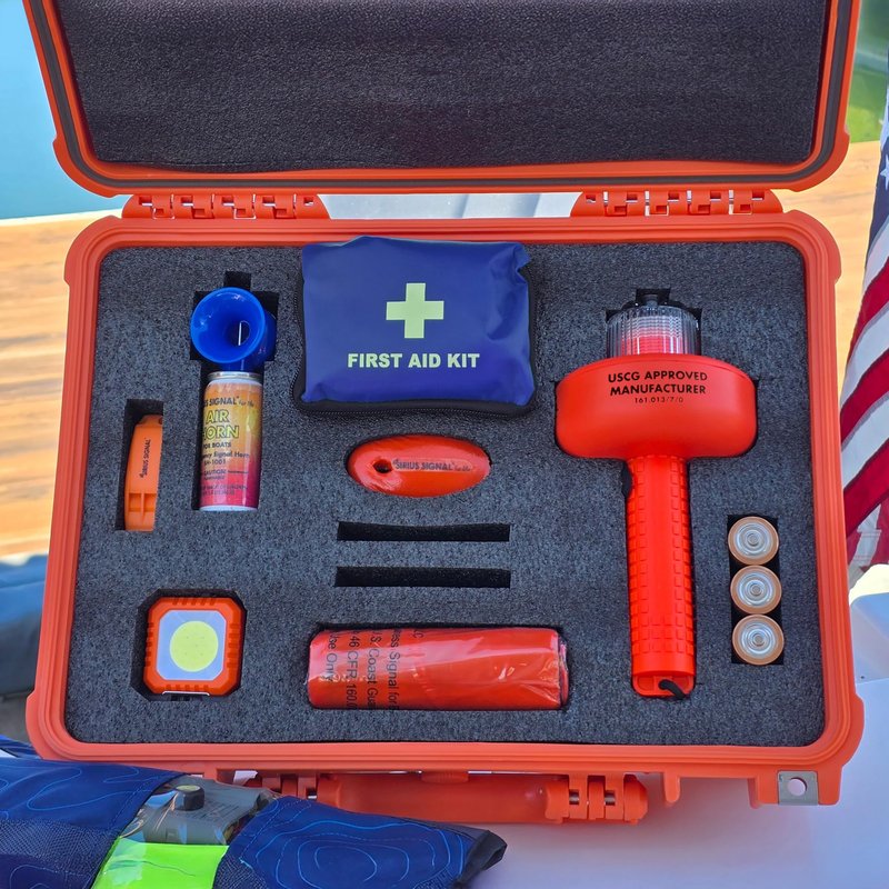 Sirius Signal MK-1001 Boating Safety and Emergency SOS Kit - Complete Visual, Audible, and First Aid System - USCG Approved