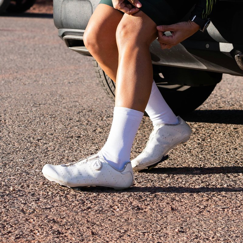 IZOARD Performance Cycling Socks – Compression, Moisture-Wicking Crew Bike Socks (US, Alpha, Large, X-Large, Regular, Regular, 1, White)