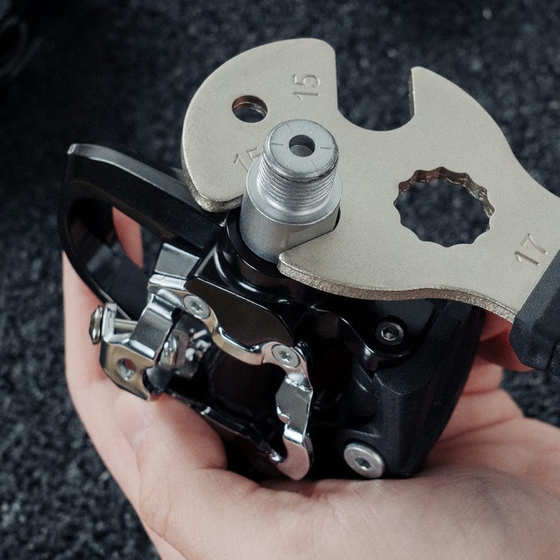BIKEHAND 2 in 1 Bicycle Cassette Removal Installation Tool Kit with 15mm Pedal Wrench - Chain Whip and Lockring Tool with Detachable 12mm Guide Pin- Compatible with Shimano Sram HG System 7-12 Speed