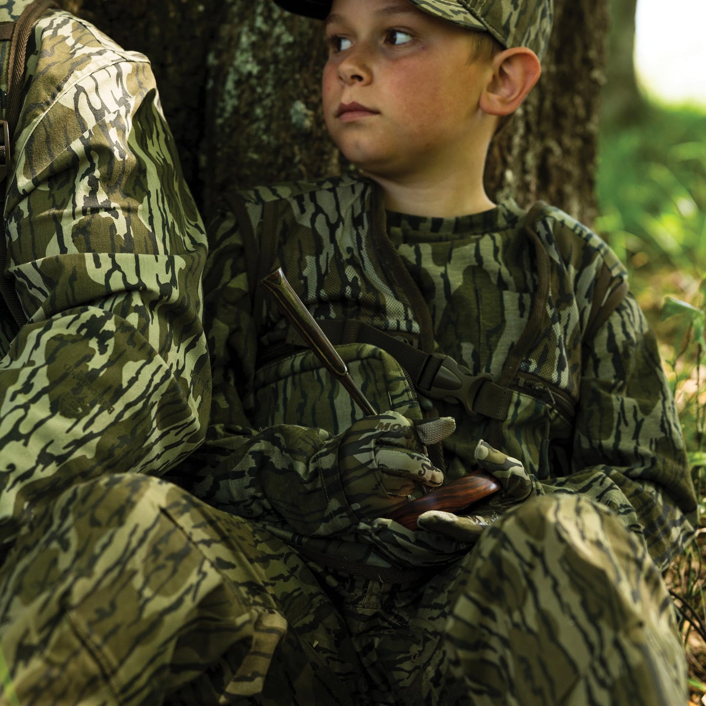 Mossy Oak Youth Long Sleeve Camo Shirt with Pocket | 100% Cotton Crewneck Shirt for Kids | Lightweight & Breathable Hunting Apparel for Boys | Perfect for Hunting, Fishing, Camping & Hiking | Large