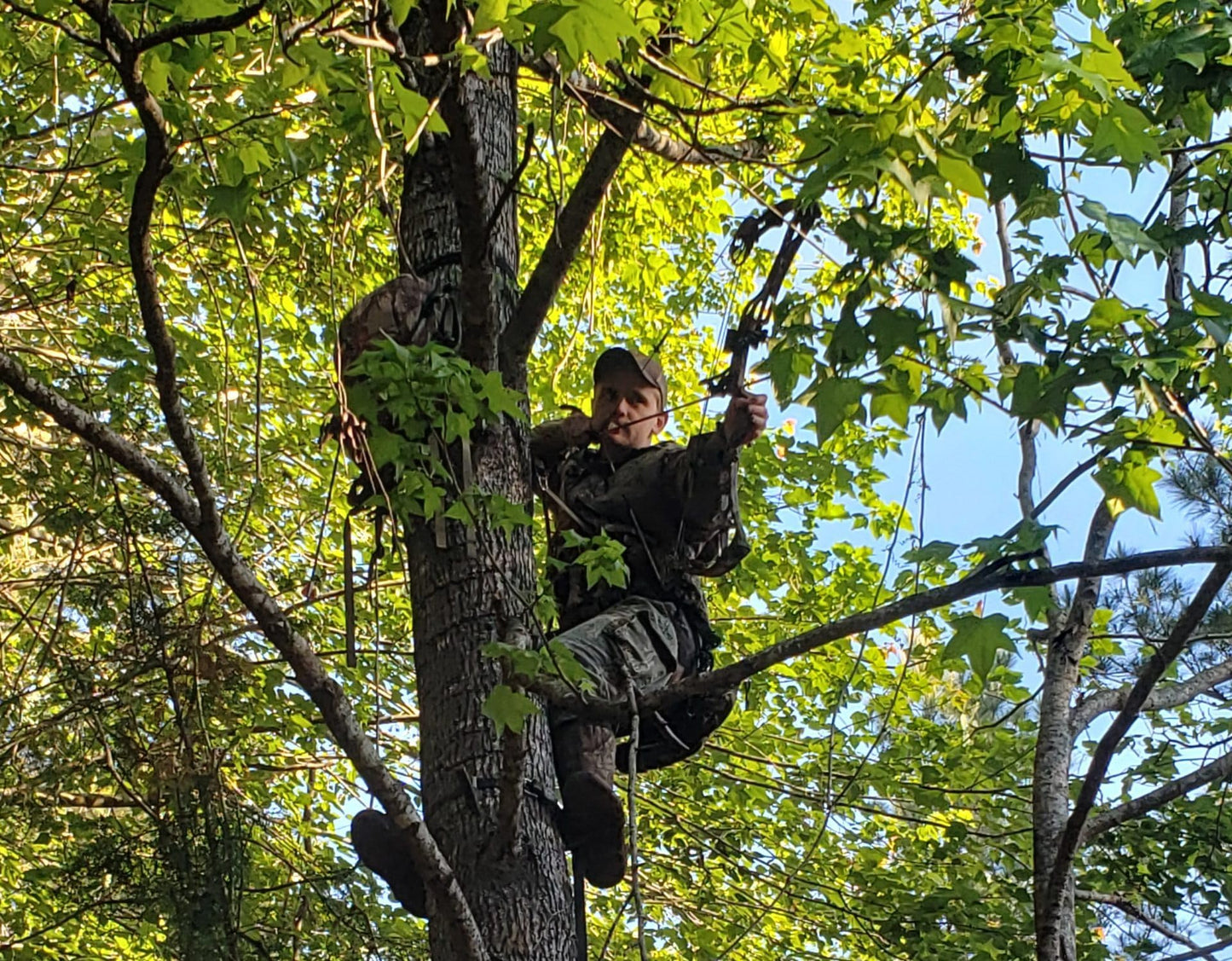 QOGIR Hunting Saddle, The Original Tree Saddle, Lightweight Hunting Tree Saddle, Includes Adjustable Bridge, Tree Saddle Hunting System Kit, Tree Stand Accessories, Saddle Hunting Accessories